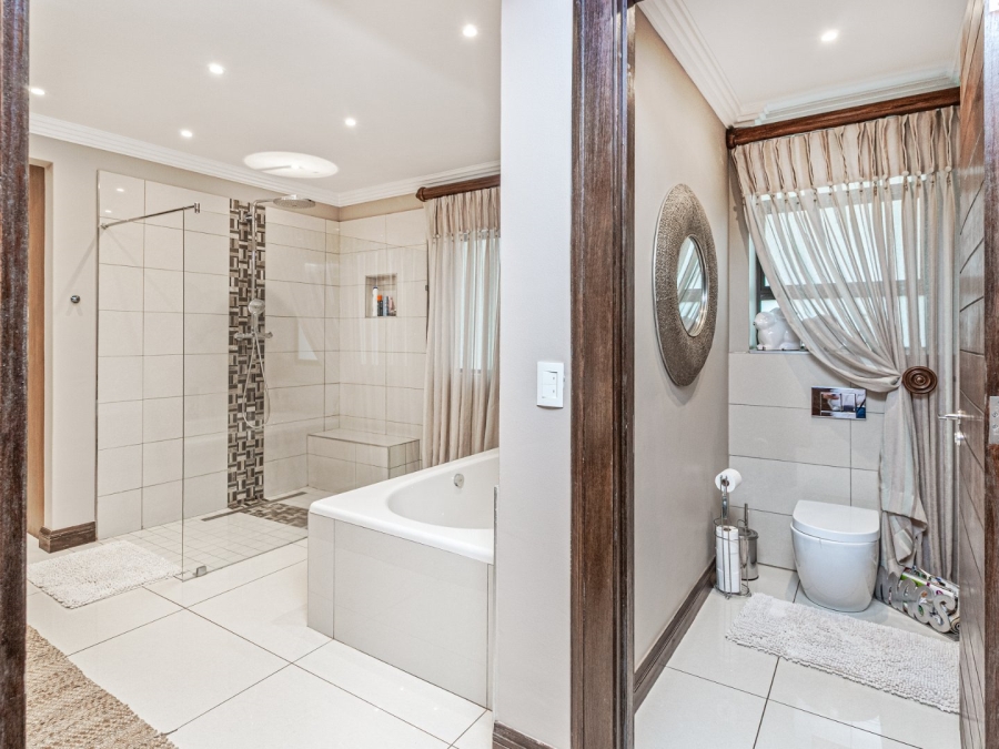 5 Bedroom Property for Sale in Pecanwood Estate North West